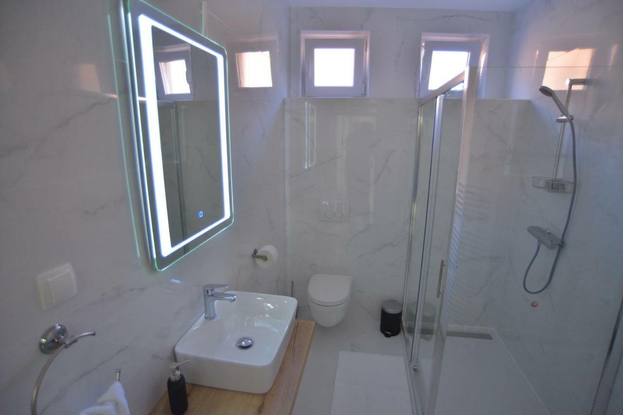 Apartman Lena Ðakovo Exteriör bild
